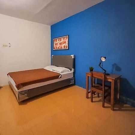 Syafa Homestay Syariah Mitra Reddoorz Tuban  エクステリア 写真
