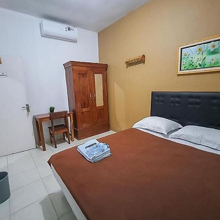 Syafa Homestay Syariah Mitra Reddoorz Tuban  エクステリア 写真