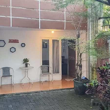 Syafa Homestay Syariah Mitra Reddoorz Tuban  エクステリア 写真