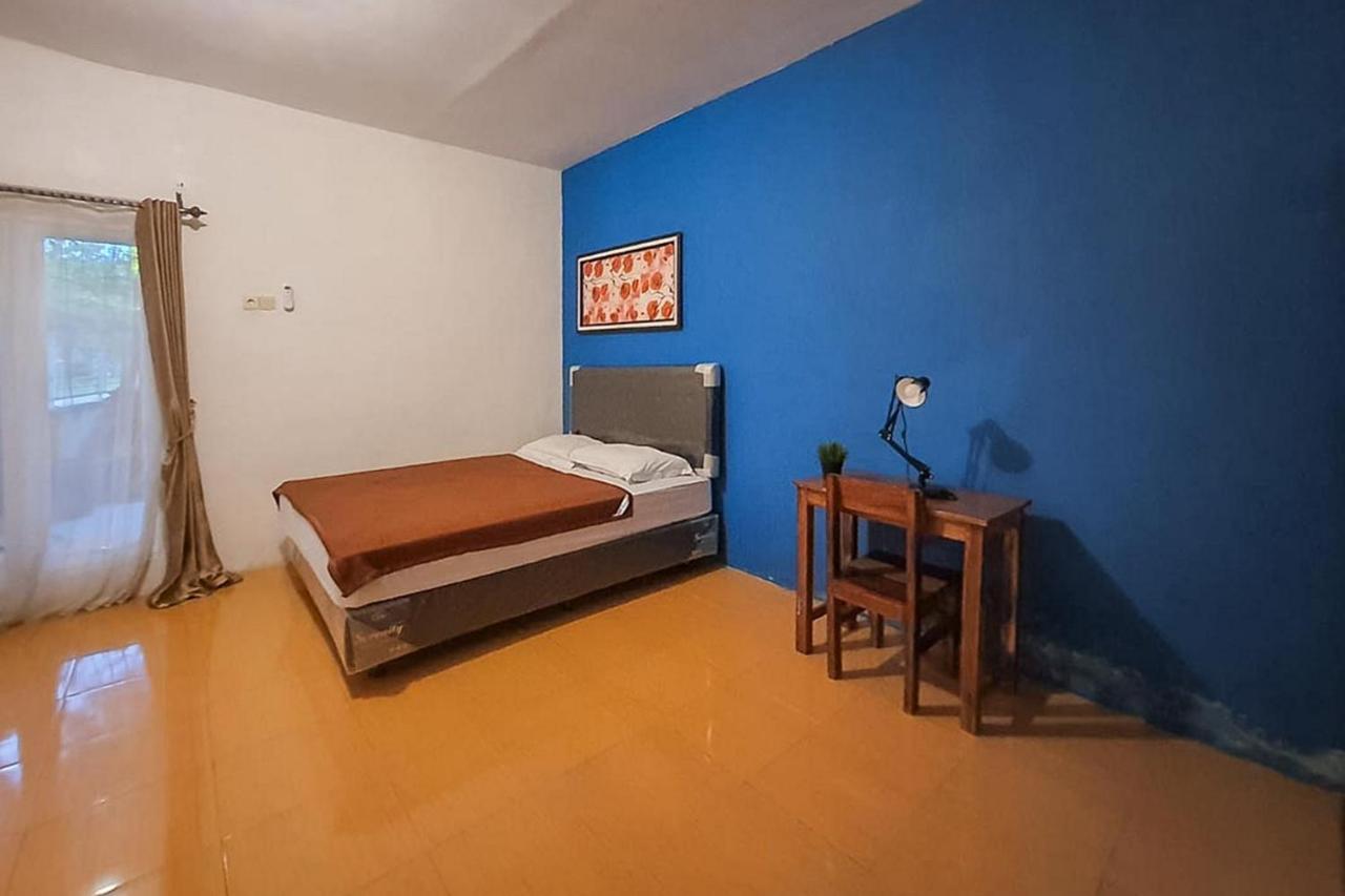 Syafa Homestay Syariah Mitra Reddoorz Tuban  エクステリア 写真