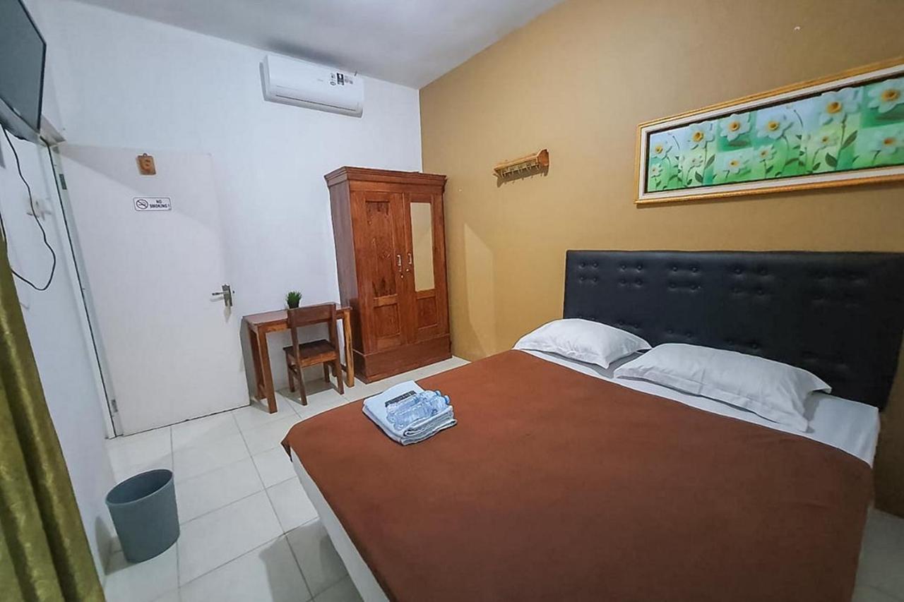 Syafa Homestay Syariah Mitra Reddoorz Tuban  エクステリア 写真