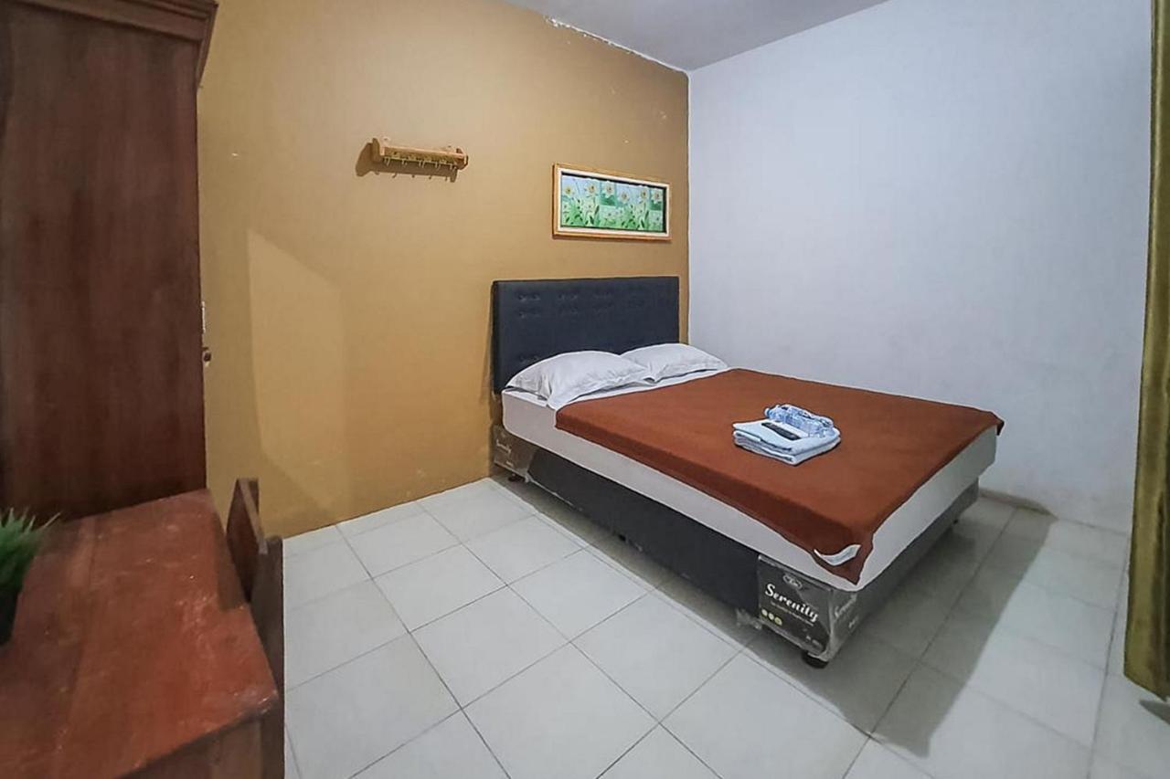 Syafa Homestay Syariah Mitra Reddoorz Tuban  エクステリア 写真