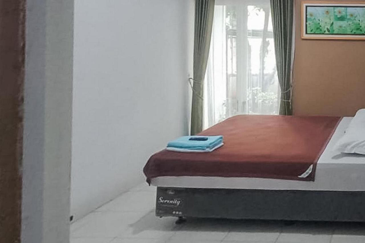 Syafa Homestay Syariah Mitra Reddoorz Tuban  エクステリア 写真
