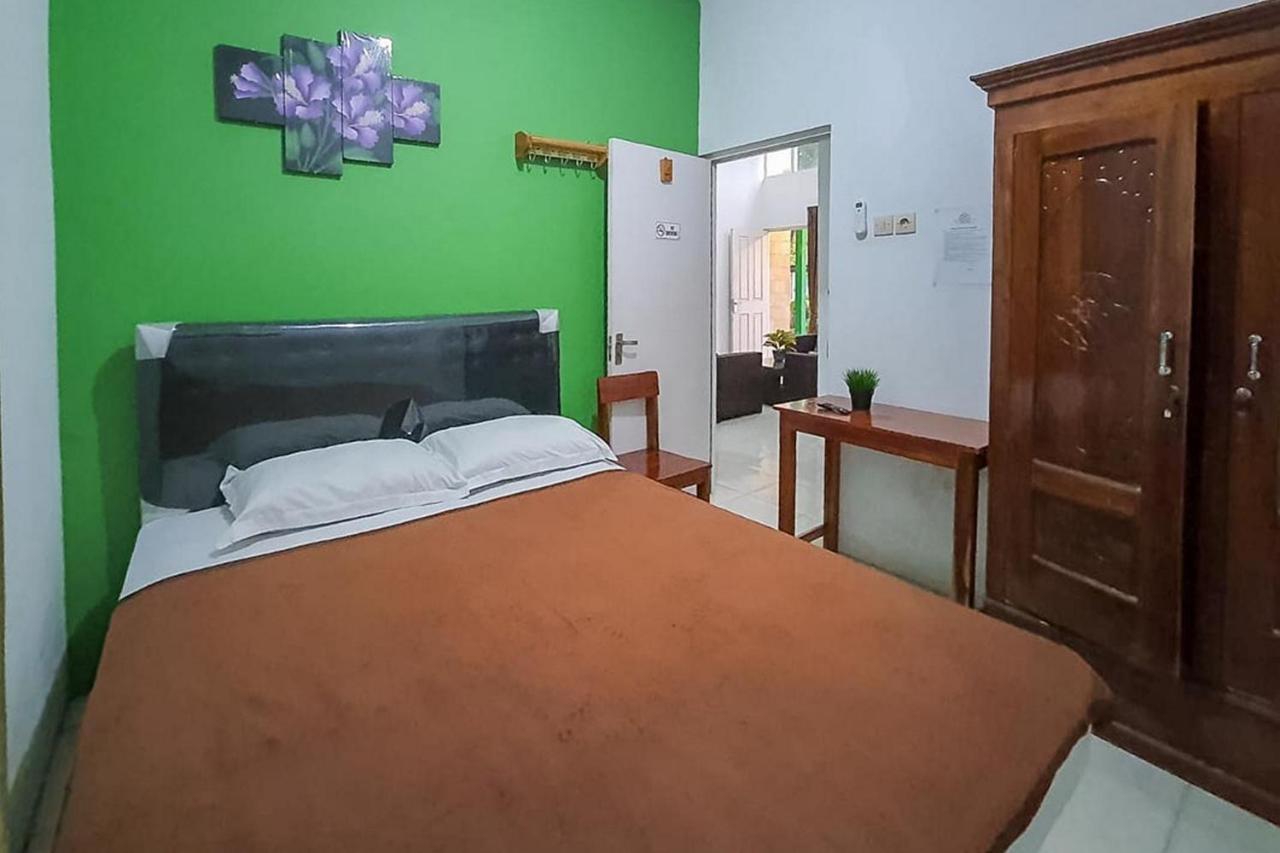 Syafa Homestay Syariah Mitra Reddoorz Tuban  エクステリア 写真