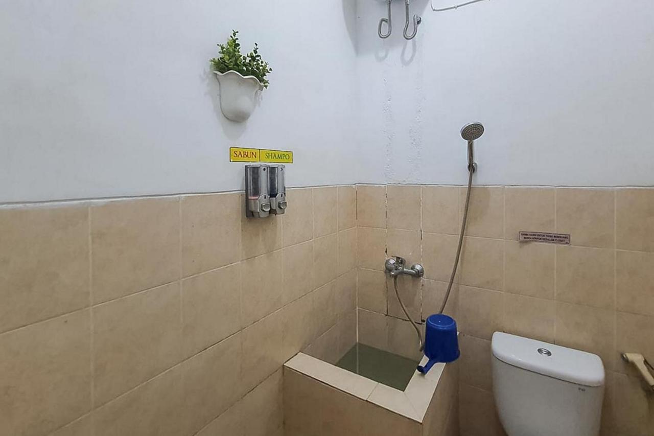 Syafa Homestay Syariah Mitra Reddoorz Tuban  エクステリア 写真