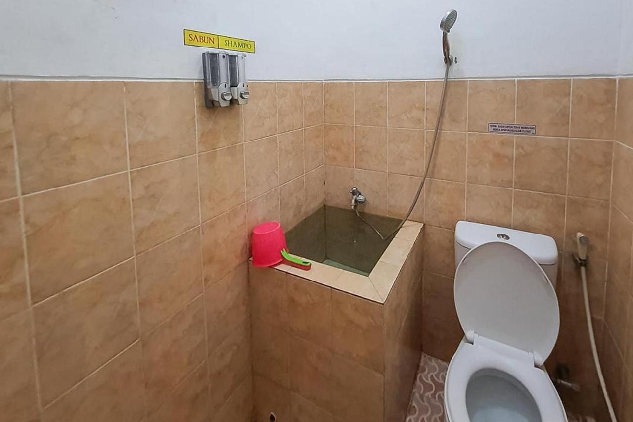 Syafa Homestay Syariah Mitra Reddoorz Tuban  エクステリア 写真