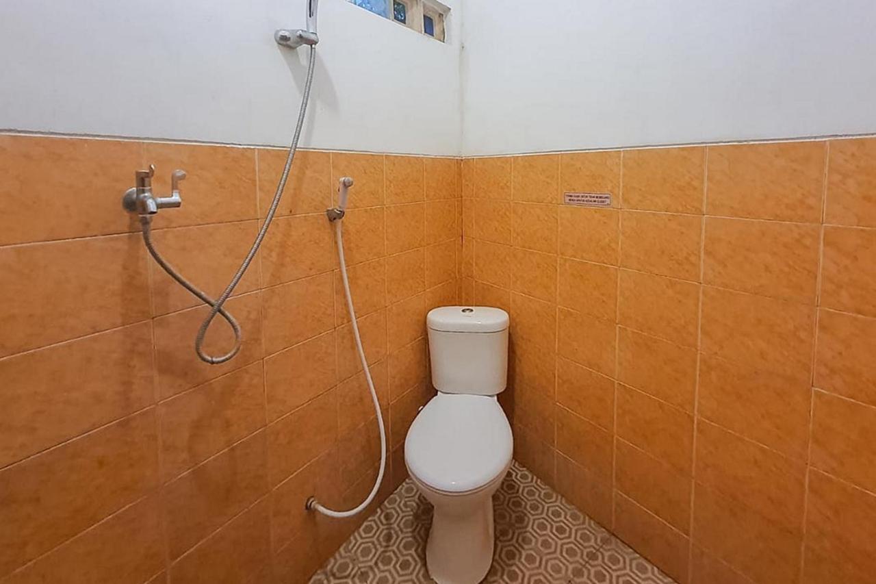Syafa Homestay Syariah Mitra Reddoorz Tuban  エクステリア 写真