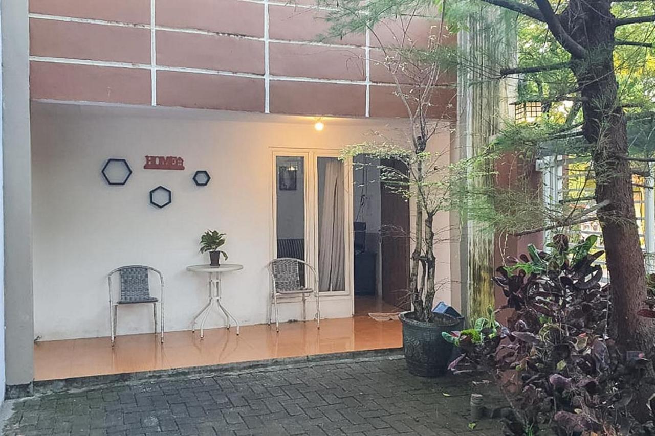 Syafa Homestay Syariah Mitra Reddoorz Tuban  エクステリア 写真